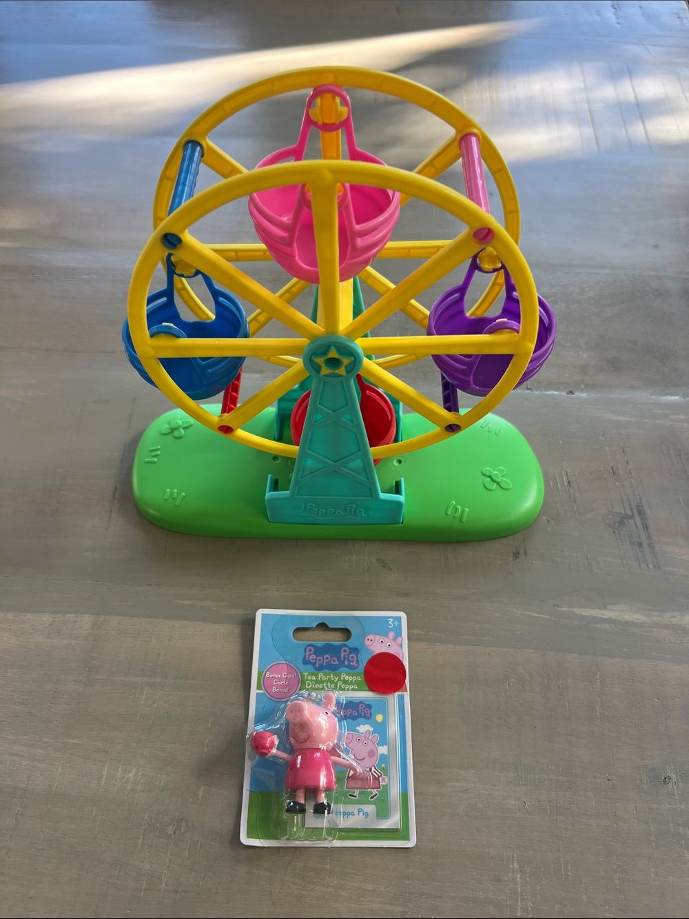 🎡 🐷 Peppa Pig Yellow Ferris Wheel Playset with Pink Figure and Multicolor Seats